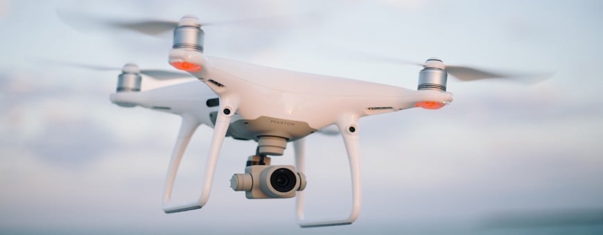 Drones UAV-winkel. DJI en Autel Robotics professionele drones. Anti-drone systemen.